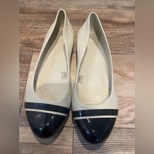 Crocs Ballet Flats Shoes Womens Sz 10 Black Cap Toe Beige White Slip On Comfort